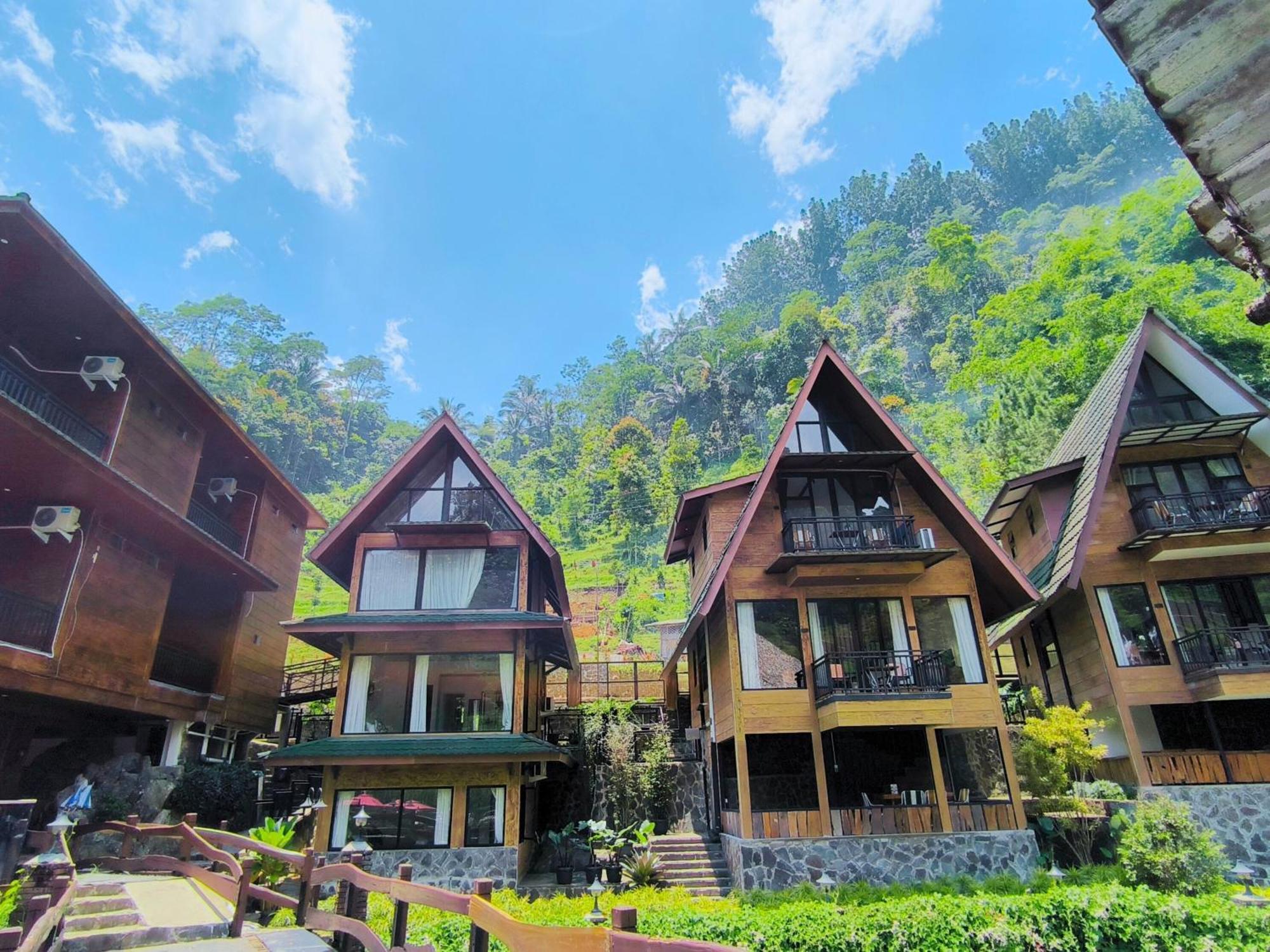 Bayan Village Baturraden Ngoại thất bức ảnh