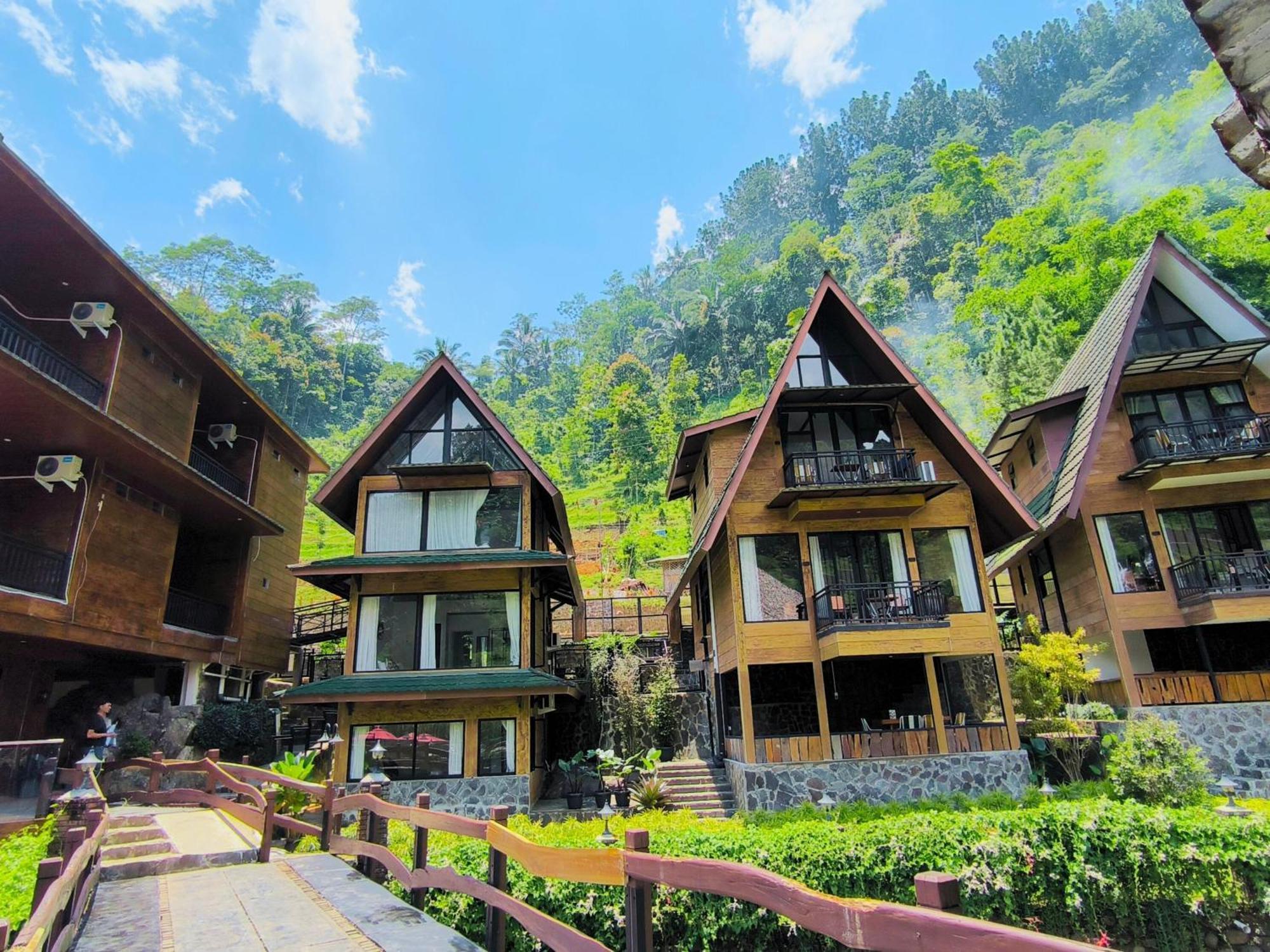 Bayan Village Baturraden Ngoại thất bức ảnh
