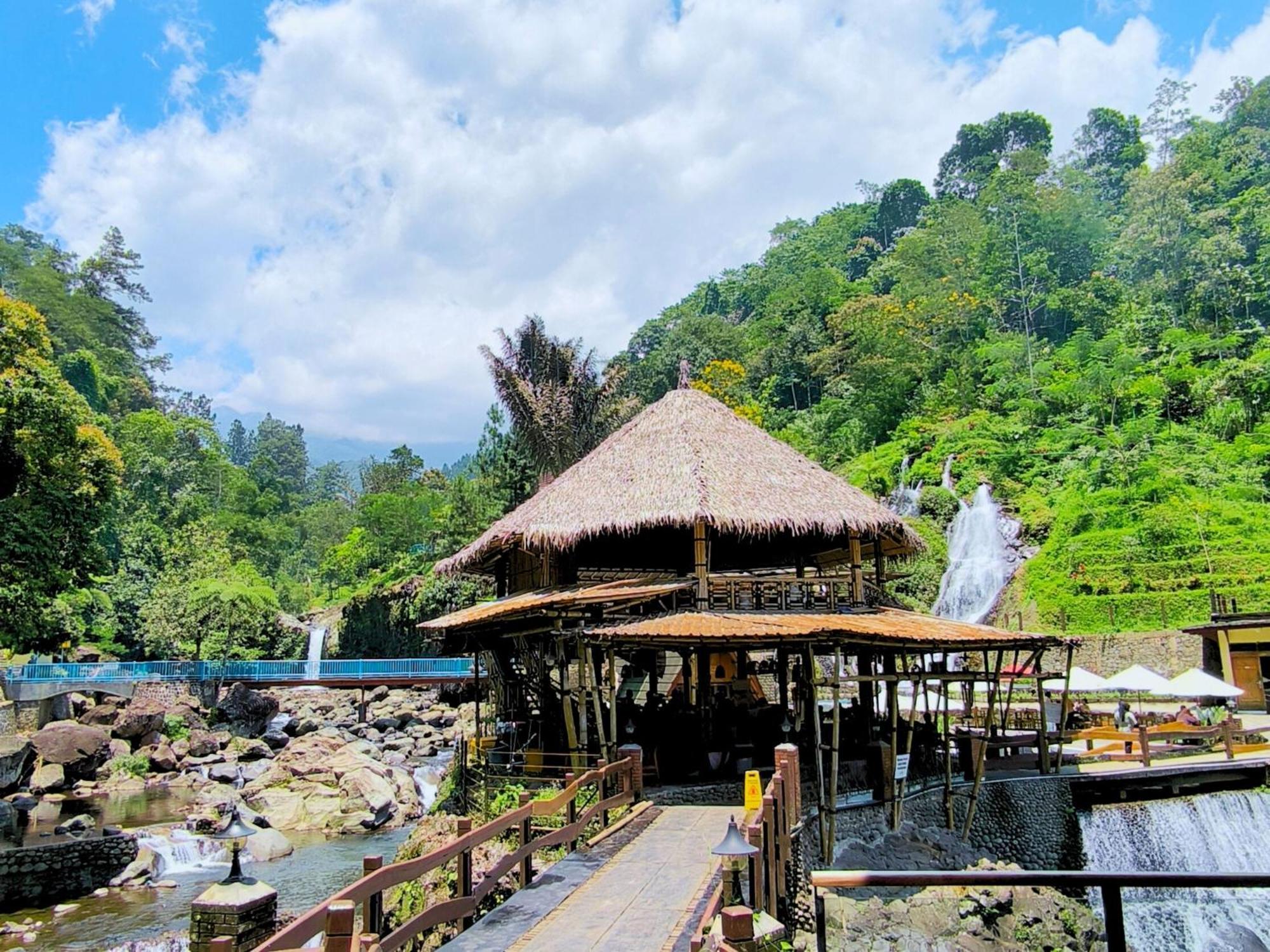 Bayan Village Baturraden Ngoại thất bức ảnh