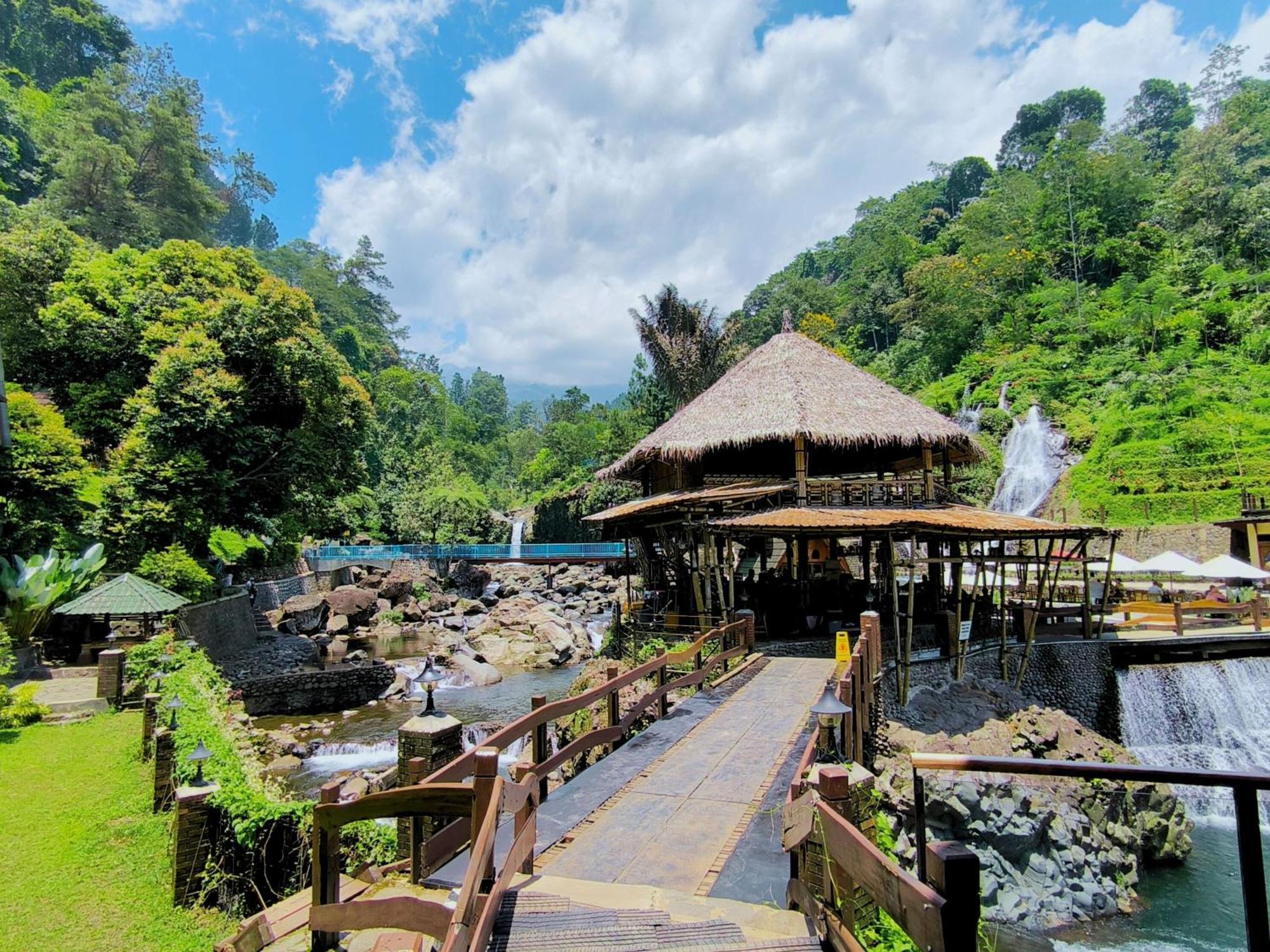 Bayan Village Baturraden Ngoại thất bức ảnh