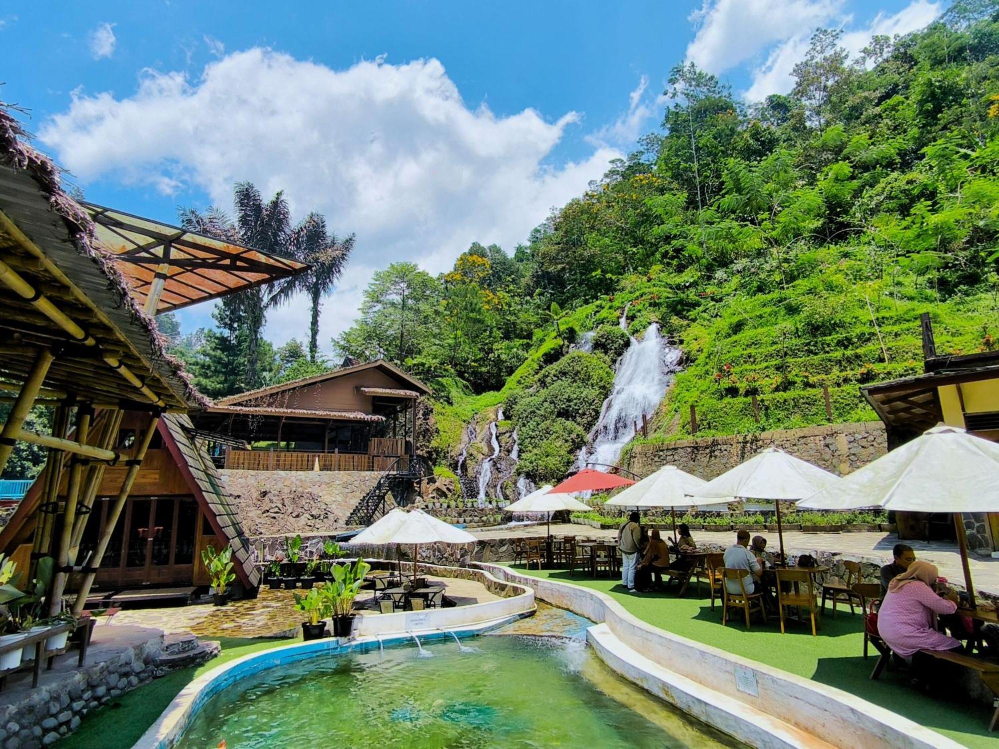 Bayan Village Baturraden Ngoại thất bức ảnh