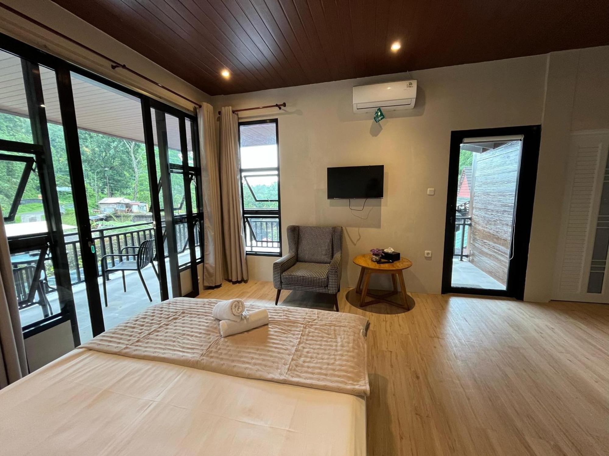 Bayan Village Baturraden Ngoại thất bức ảnh